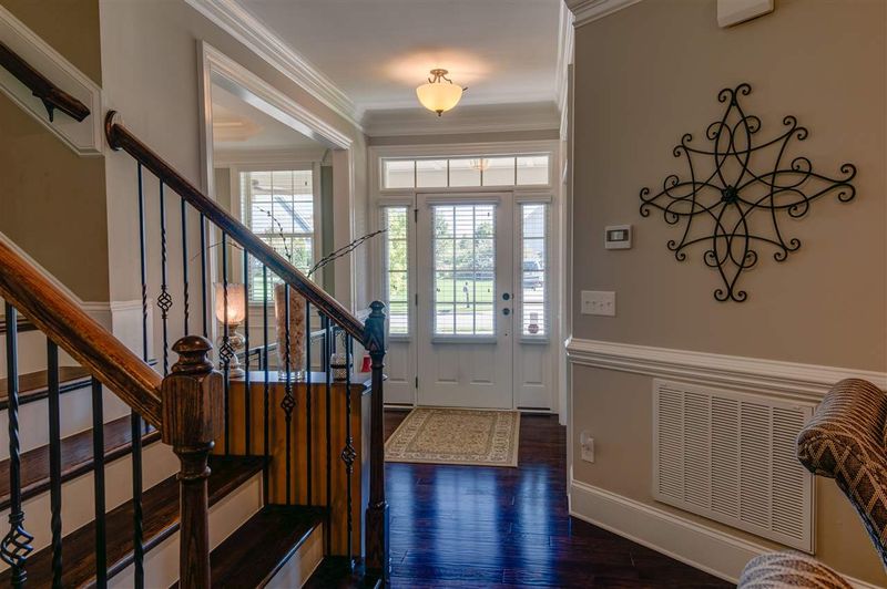 901 Queensdale Dr, Cary, NC 27519