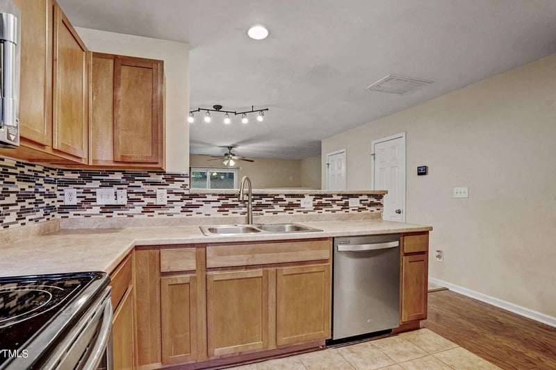 901 Savin Ldg, Knightdale, NC 27545