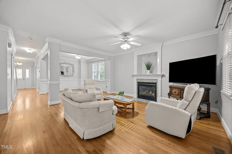 901 Town Side Dr, Apex, NC 27502
