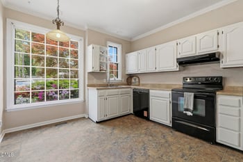 902 Albany Ct, Raleigh, NC 27615