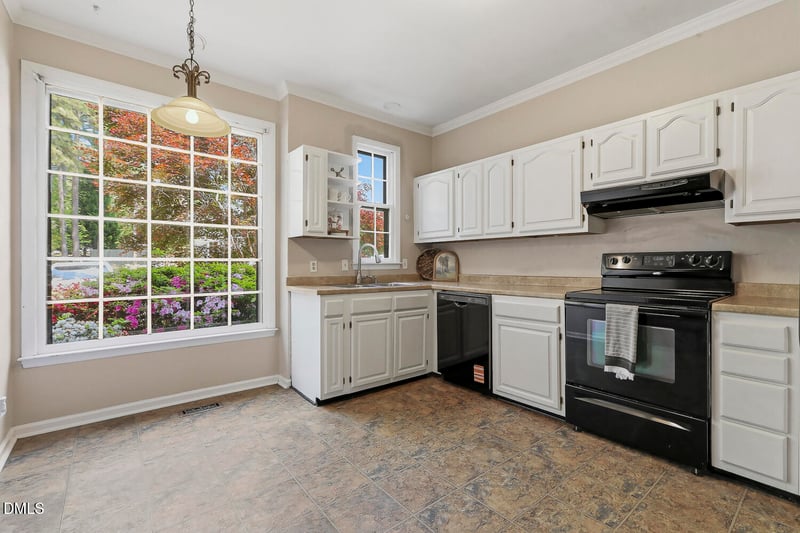 902 Albany Ct, Raleigh, NC 27615