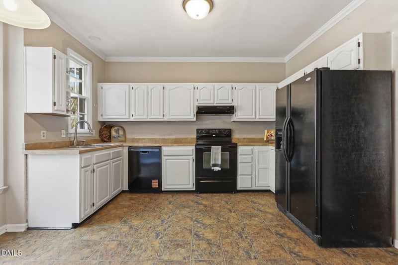 902 Albany Ct, Raleigh, NC 27615