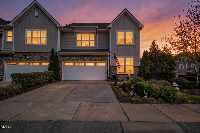 902 Green Ash Ln, Cary, NC 27513