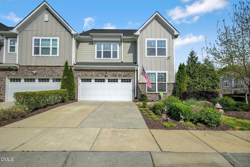 902 Green Ash Ln, Cary, NC 27513