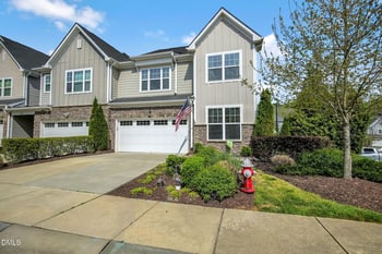 902 Green Ash Ln, Cary, NC 27513