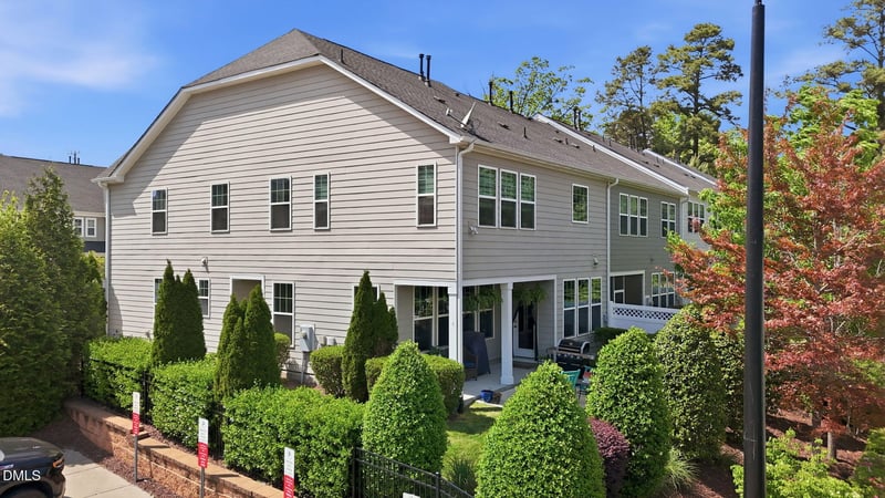 902 Green Ash Ln, Cary, NC 27513