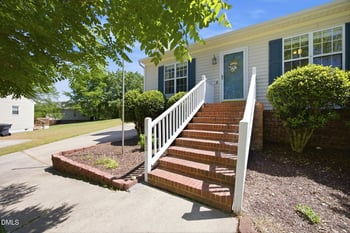 902 Hollins Ct, Knightdale, NC 27545