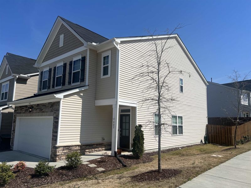 902 Holly Bluff Ln, Durham, NC 27713