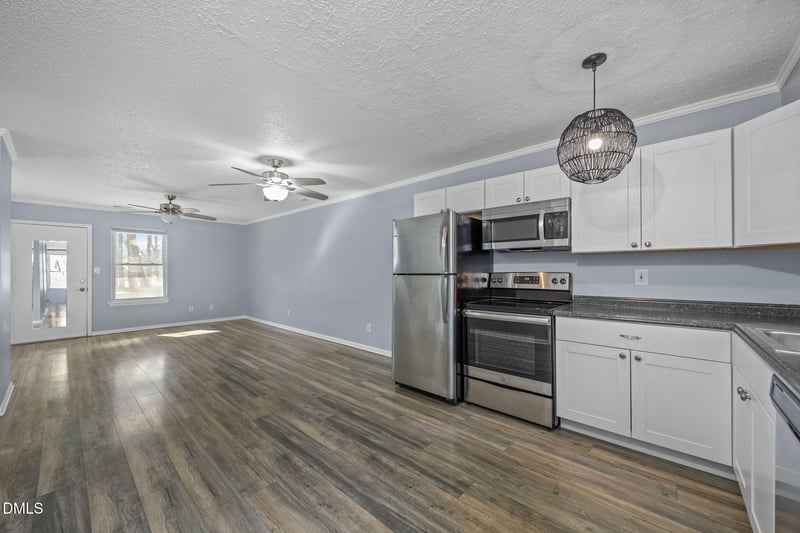 902 Huntington Park Dr, Morrisville, NC 27560