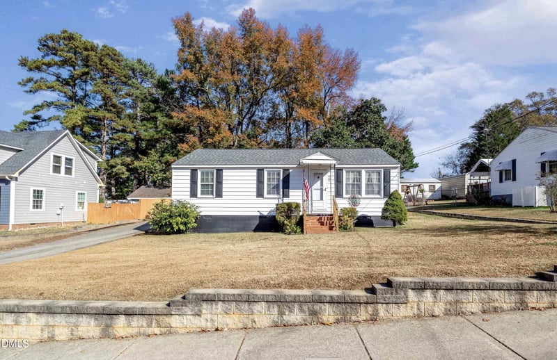 902 Joyner St, Clayton, NC 27520