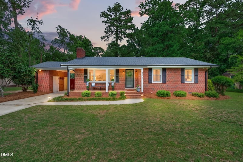 902 Pearsall St, Dunn, NC 28334
