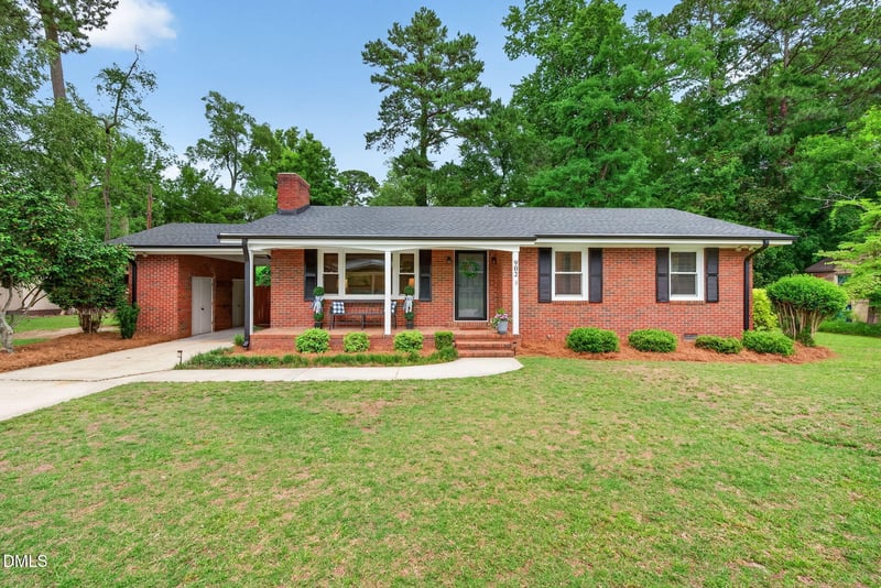 902 Pearsall St, Dunn, NC 28334