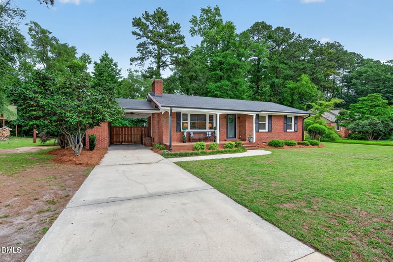 902 Pearsall St, Dunn, NC 28334