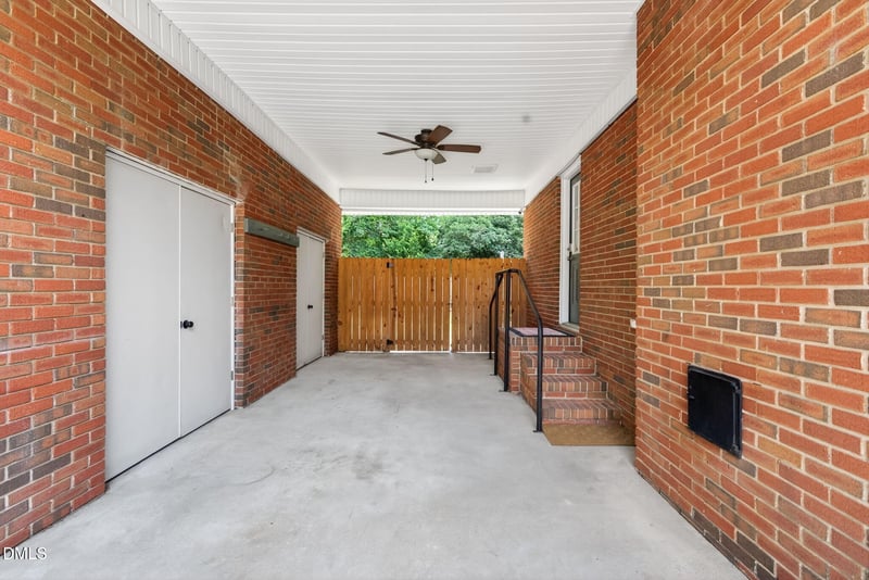 902 Pearsall St, Dunn, NC 28334