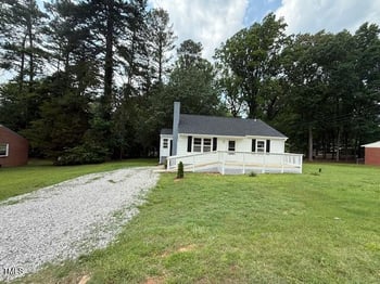 902 Roanoke Ave, Henderson, NC 27536