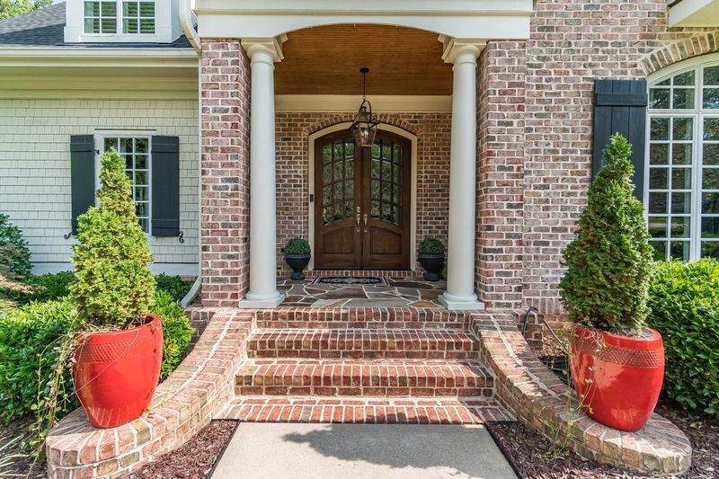 9020 Leverton Ln, Raleigh, NC 27615