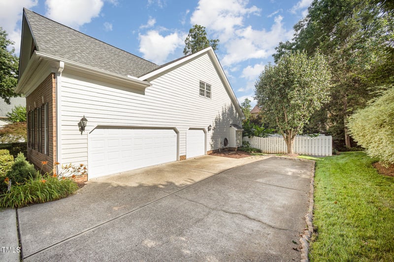 9021 Winged Thistle Ct, Raleigh, NC 27617