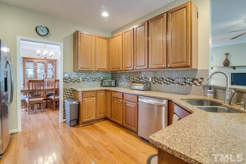 9024 Erinsbrook Dr, Raleigh, NC 27617