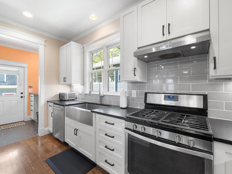 903 Dacian Ave, Durham, NC 27701