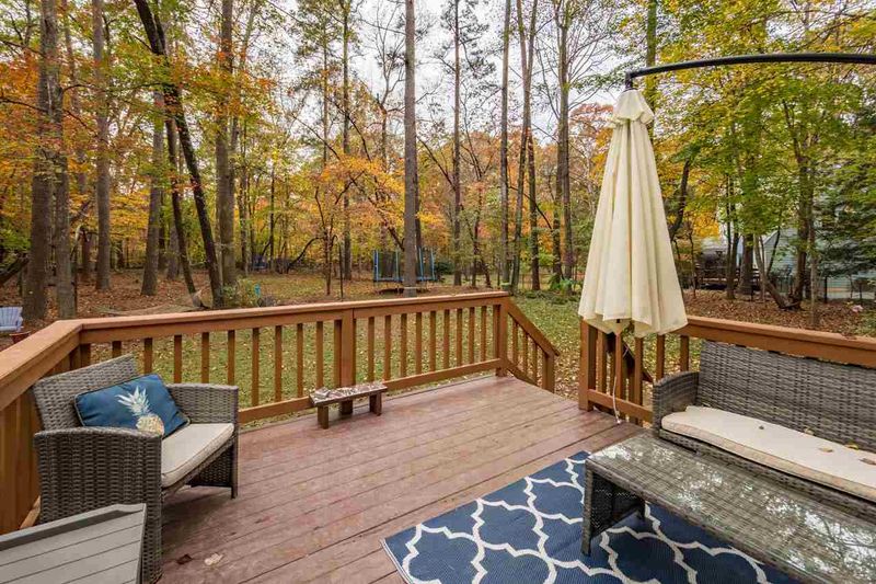 903 Highland Trl, Chapel Hill, NC 27516