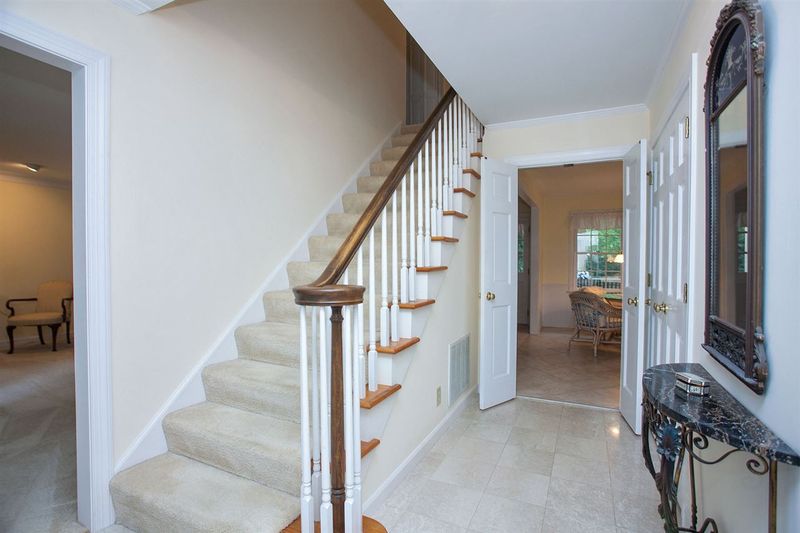 903 Queensferry Rd, Cary, NC 27511