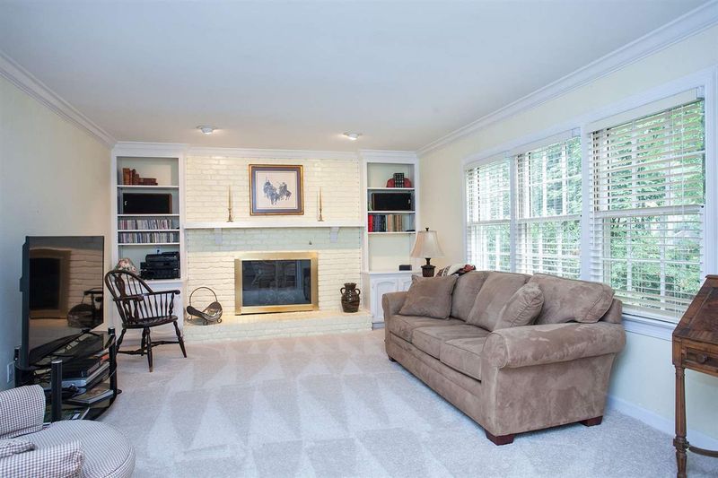 903 Queensferry Rd, Cary, NC 27511