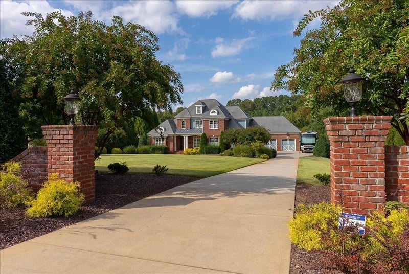 9032 Chelsea Dr, Raleigh, NC 27603