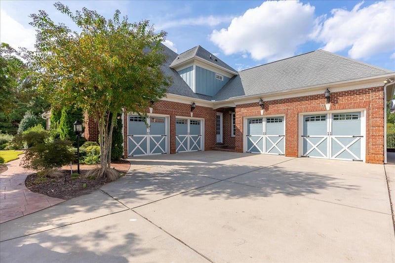 9032 Chelsea Dr, Raleigh, NC 27603