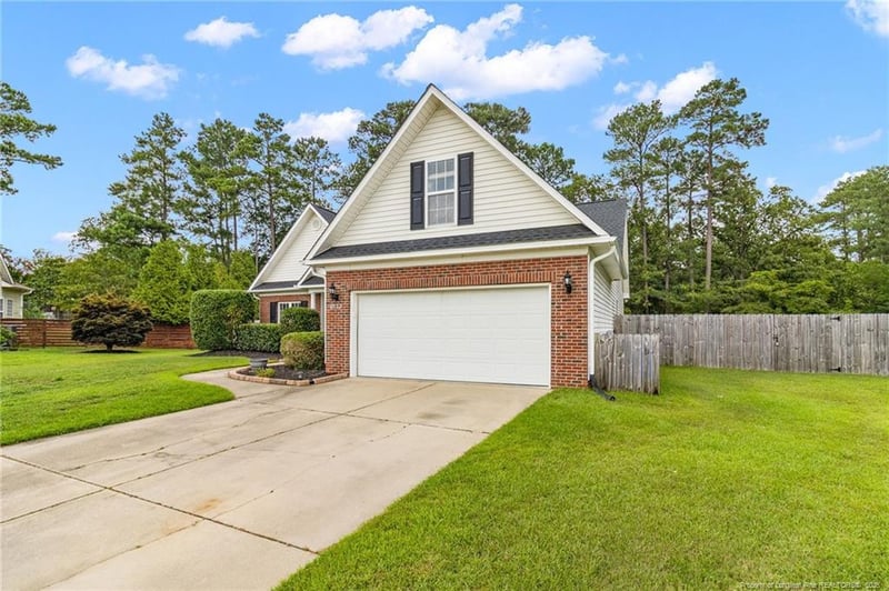 9032 Grouse Run Ln, Fayetteville, NC 28314