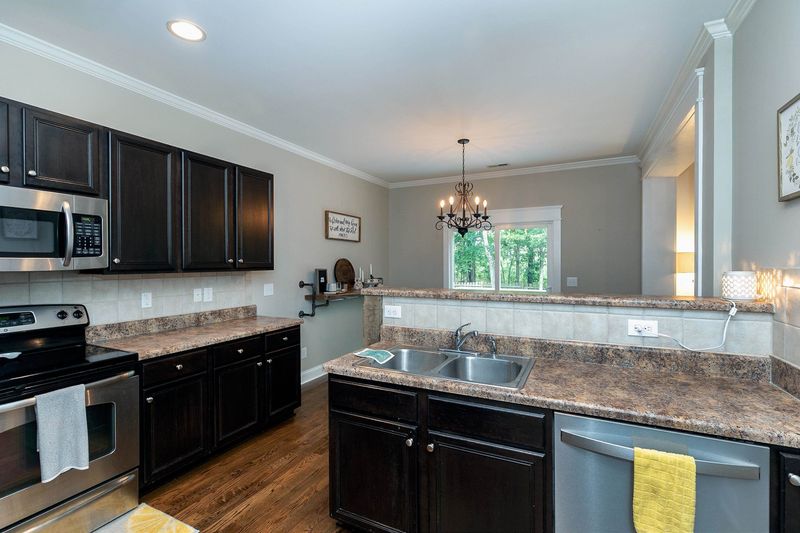 904 Avent Meadows Ln, Holly Springs, NC 27540