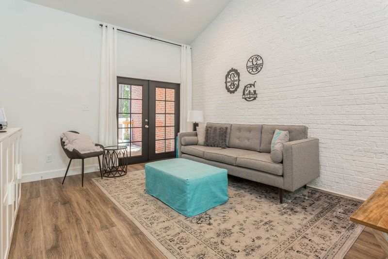 904 Barringer Dr, Raleigh, NC 27606