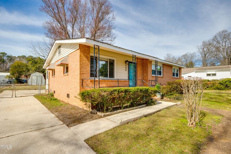 904 Beverly Dr, Raleigh, NC 27610