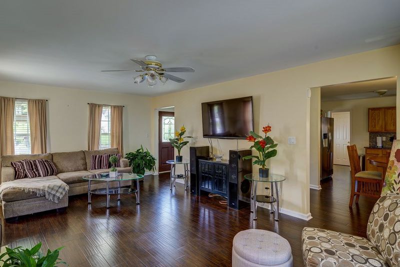 904 Hounds Chase Dr, Durham, NC 27703