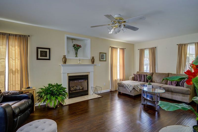 904 Hounds Chase Dr, Durham, NC 27703