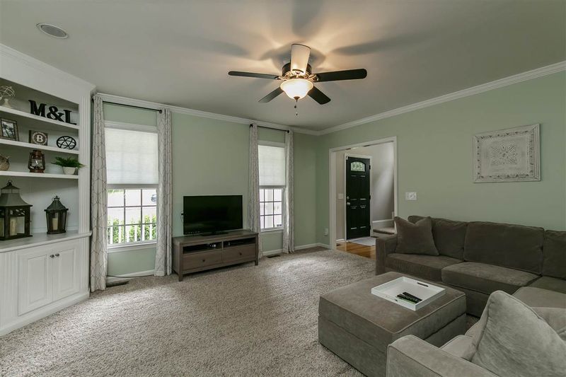 904 Johnston Ct, Mebane, NC 27302