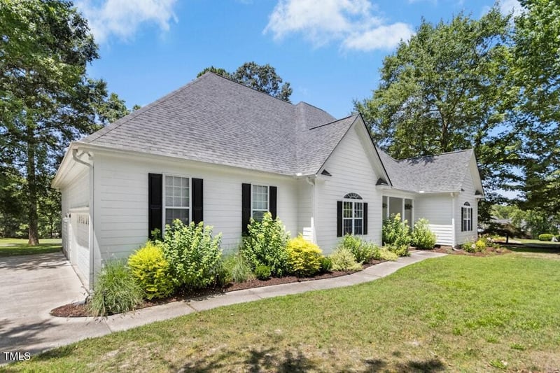904 Parkridge Dr, Clayton, NC 27527
