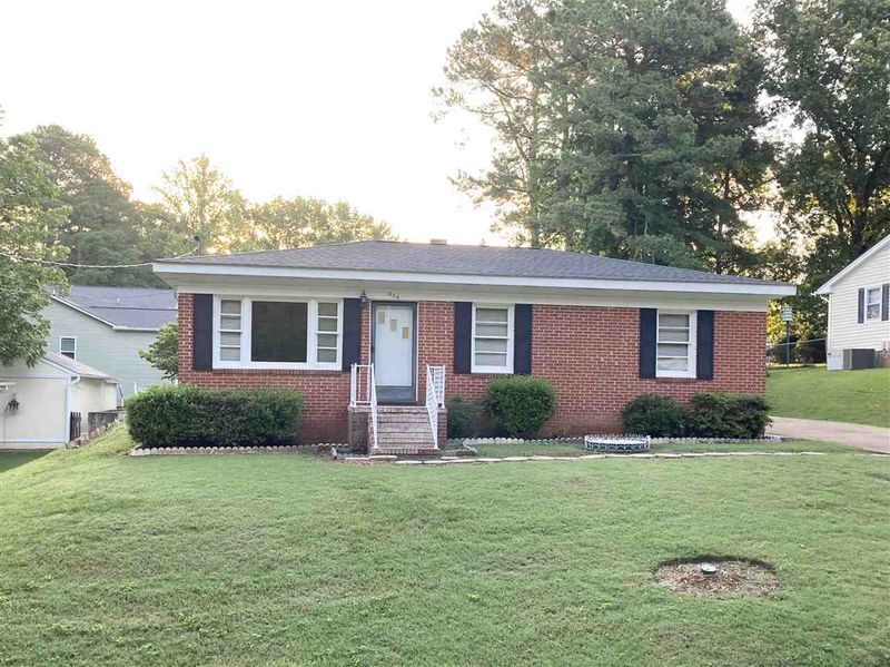 904 Pond St, Clayton, NC 27520