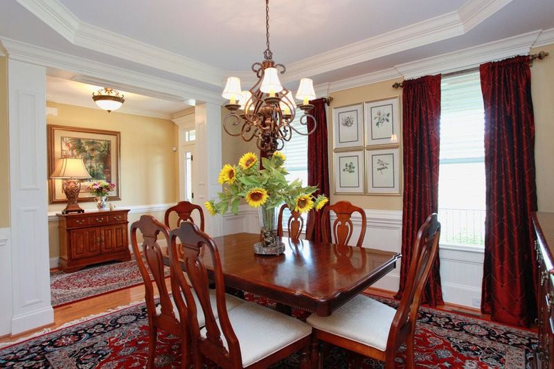 904 Queensdale Dr, Cary, NC 27519