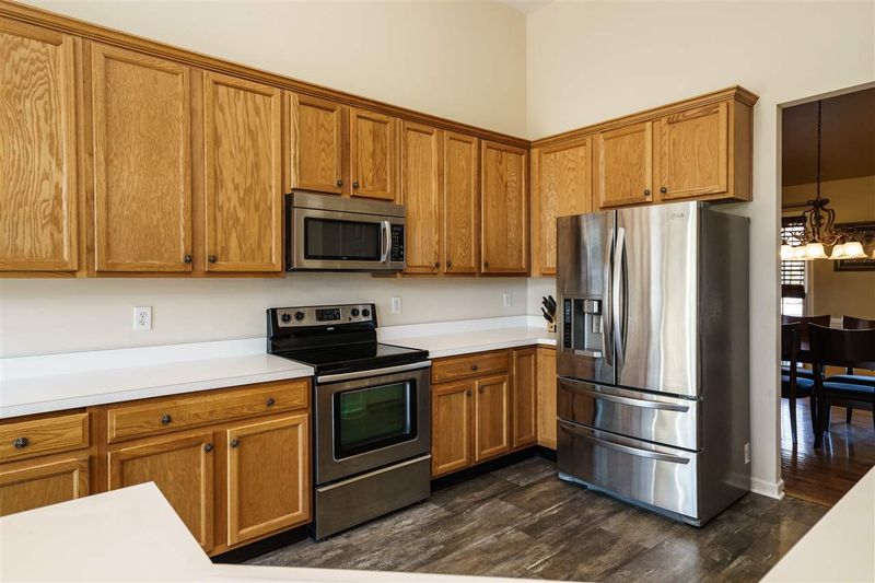 904 White Meadows Dr, Fuquay Varina, NC 27526