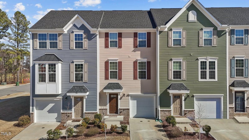 905 Arnold Place Dr, Fuquay Varina, NC 27526