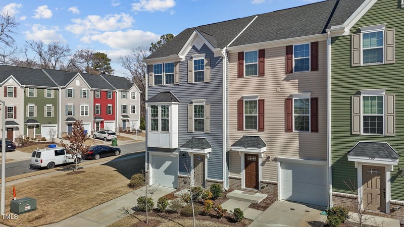 905 Arnold Place Dr, Fuquay Varina, NC 27526