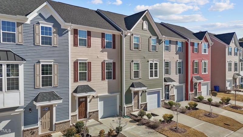 905 Arnold Place Dr, Fuquay Varina, NC 27526