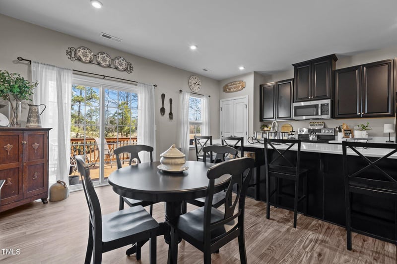 905 Arnold Place Dr, Fuquay Varina, NC 27526
