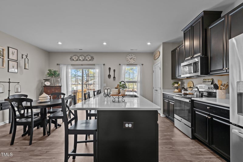 905 Arnold Place Dr, Fuquay Varina, NC 27526