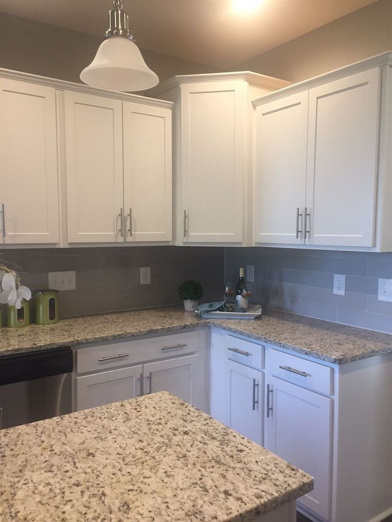 905 Avalon Dr, Mebane, NC 27302