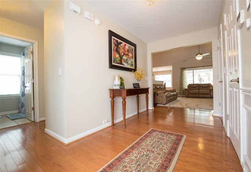 905 Brickstone Dr, Apex, NC 27502