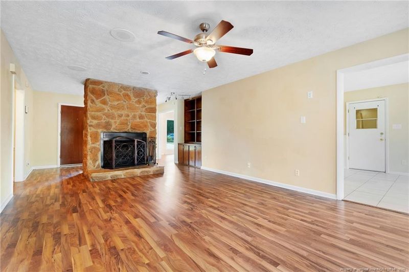 905 Brookridge Dr, Fayetteville, NC 28314