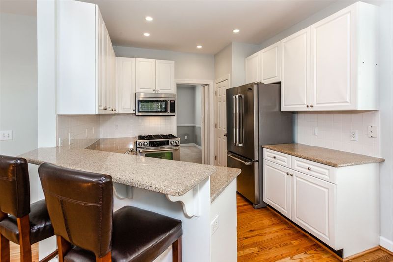 905 Cedar Downs Dr, Raleigh, NC 27607