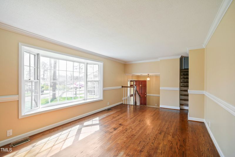 905 Hemingway Dr, Raleigh, NC 27609