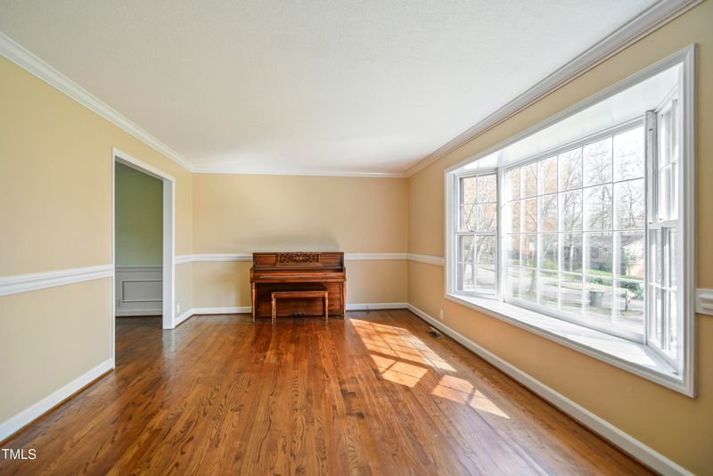905 Hemingway Dr, Raleigh, NC 27609